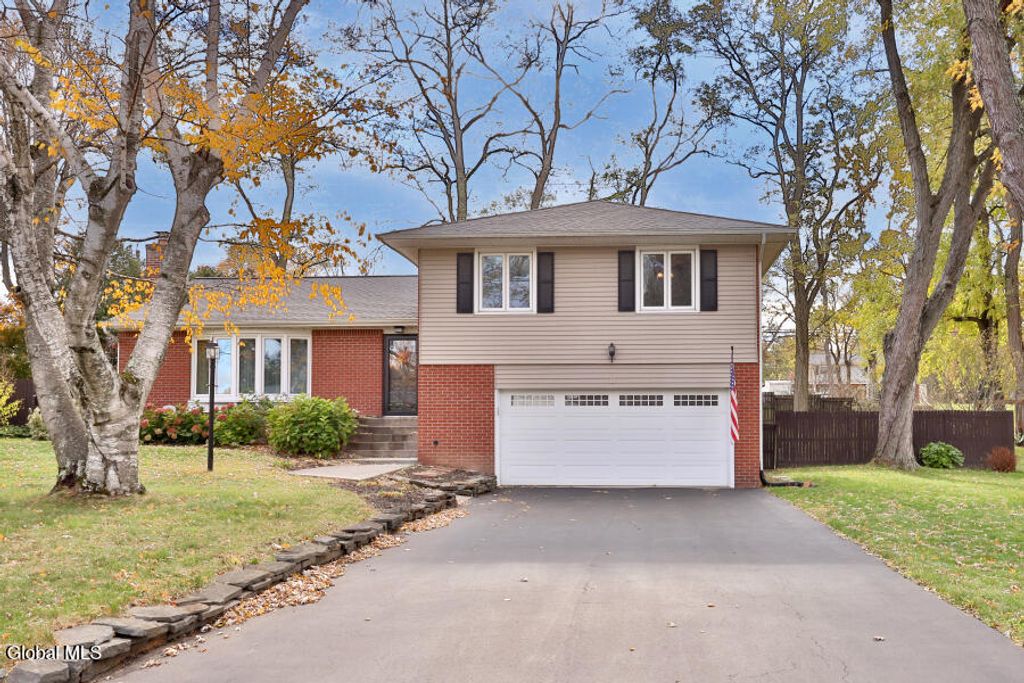 12 Delucia Terrace, Colonie, NY 12211