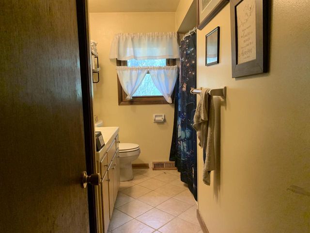 W310S8721 Casper DRIVE, Mukwonago, WI 53149