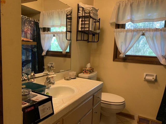 W310S8721 Casper DRIVE, Mukwonago, WI 53149