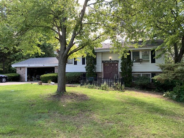W310S8721 Casper DRIVE, Mukwonago, WI 53149