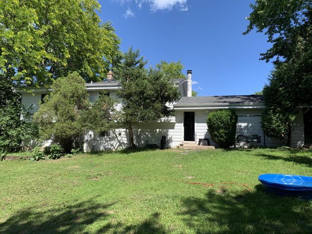W310S8721 Casper DRIVE, Mukwonago, WI 53149