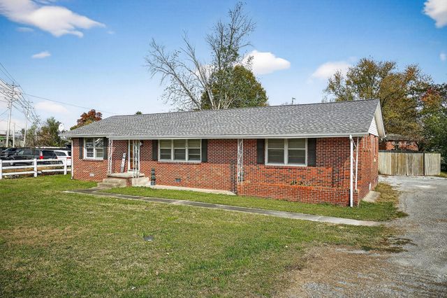 824 W Broad St, Smithville, TN 37166