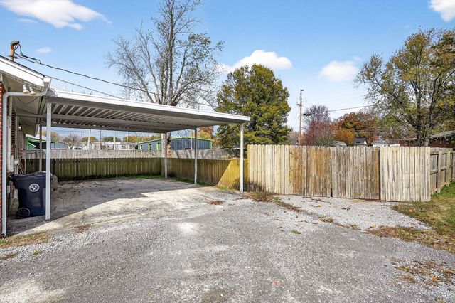 824 W Broad St, Smithville, TN 37166