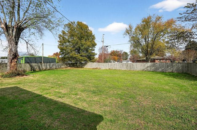 824 W Broad St, Smithville, TN 37166