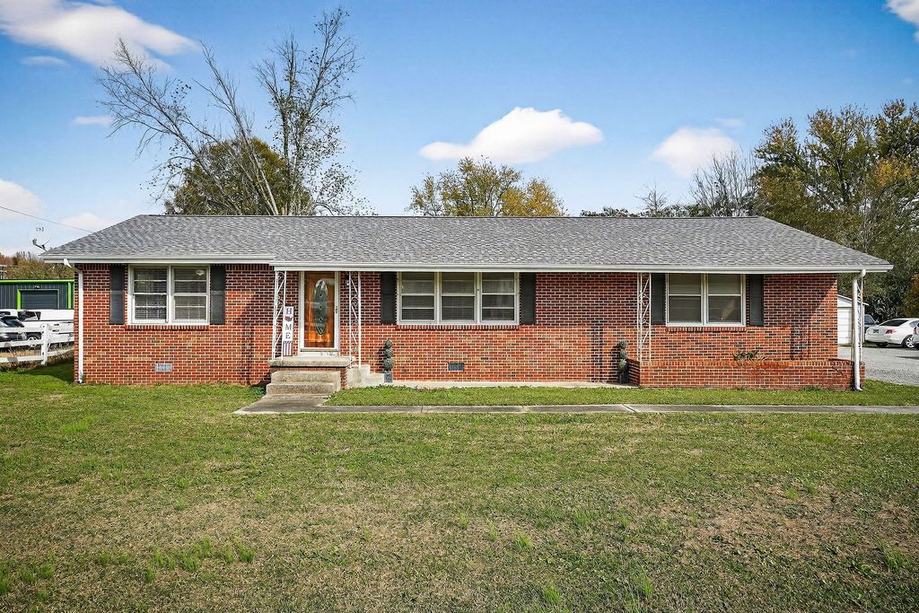 824 W Broad St, Smithville, TN 37166
