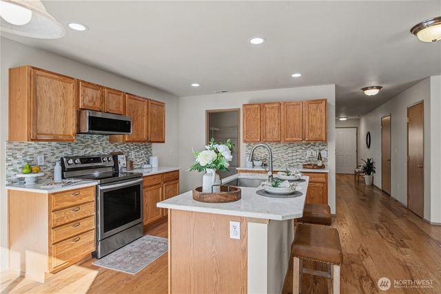 2261 Wallace Loop, Dupont, WA 98327