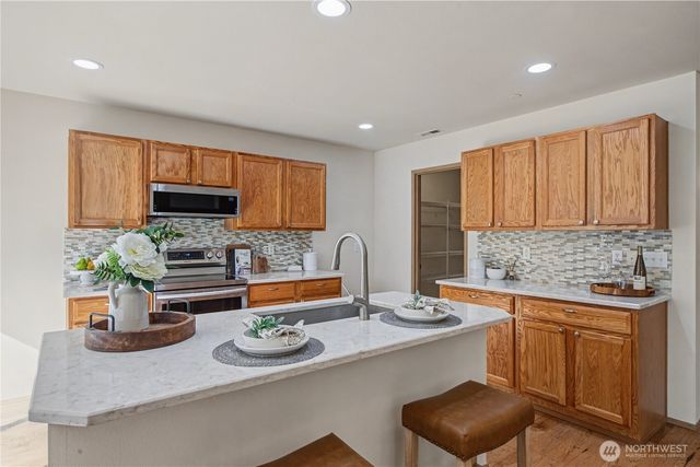 2261 Wallace Loop, Dupont, WA 98327