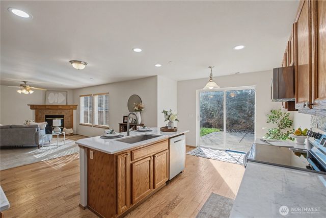 2261 Wallace Loop, Dupont, WA 98327