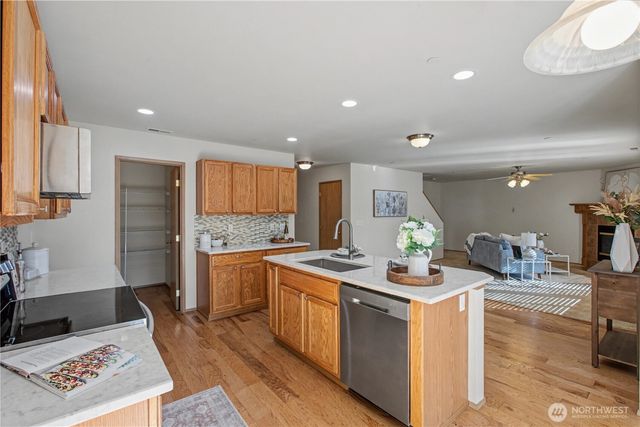 2261 Wallace Loop, Dupont, WA 98327