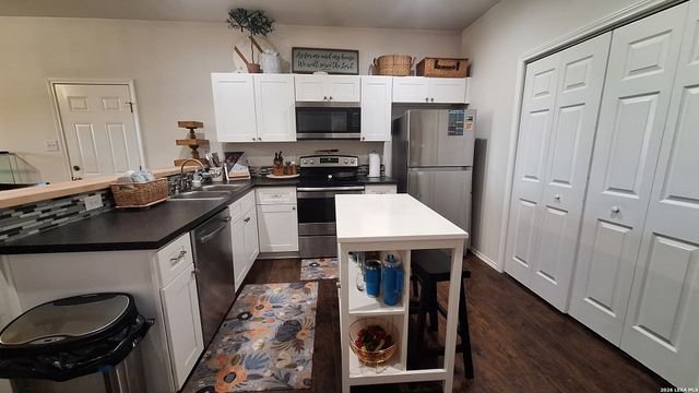 1260 MOUNTAIN VIEW DR, Canyon Lake, TX 78133