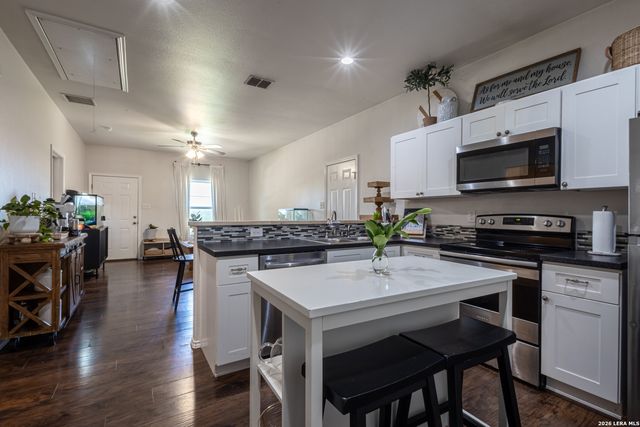 1260 MOUNTAIN VIEW DR, Canyon Lake, TX 78133