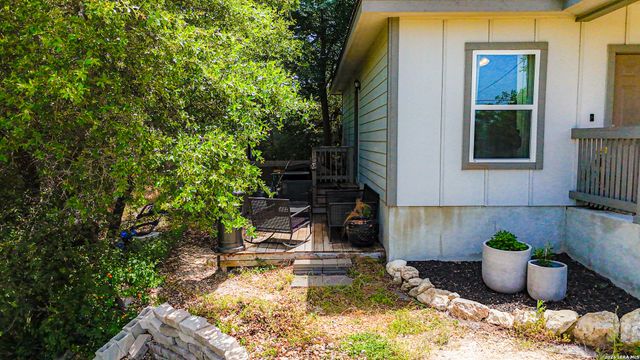1260 MOUNTAIN VIEW DR, Canyon Lake, TX 78133