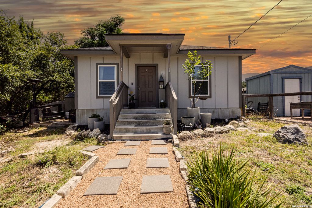 1260 MOUNTAIN VIEW DR, Canyon Lake, TX 78133
