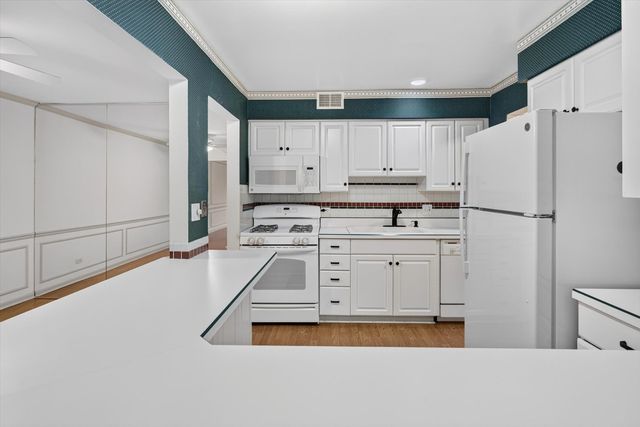5200 CARRIAGEWAY Drive 317, Rolling Meadows, IL 60008