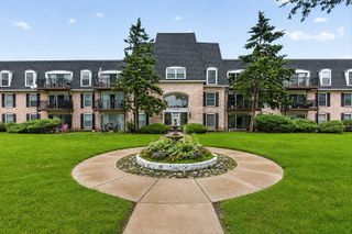 5200 CARRIAGEWAY Drive 317, Rolling Meadows, IL 60008