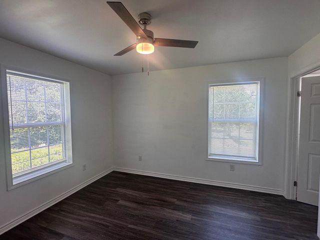 112 Palamino CT, Paige, TX 78659