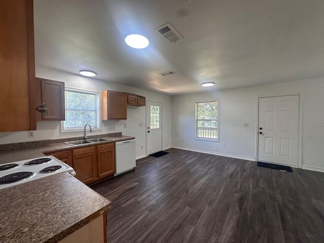 112 Palamino CT, Paige, TX 78659