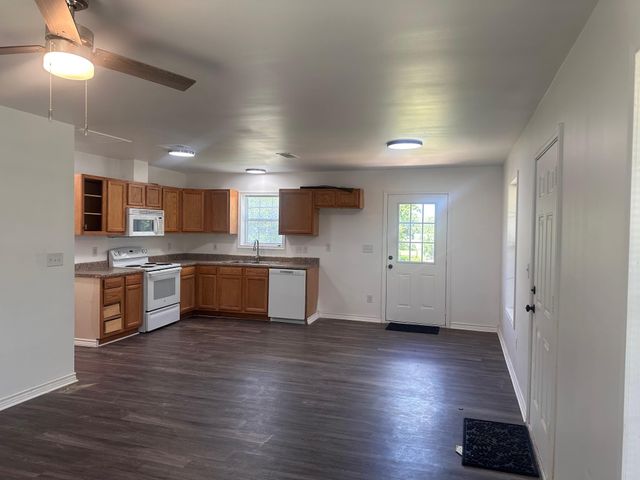 112 Palamino CT, Paige, TX 78659