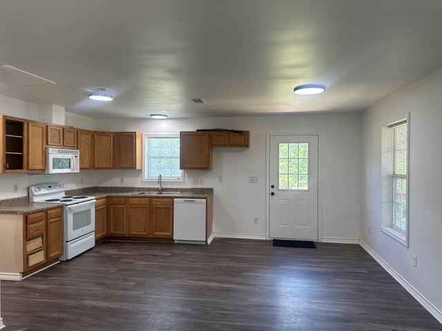 112 Palamino CT, Paige, TX 78659
