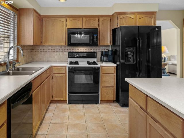 381 Ne 33RD Ct, Hillsboro, OR 97124