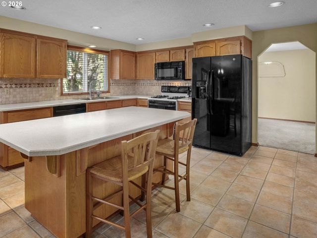 381 Ne 33RD Ct, Hillsboro, OR 97124