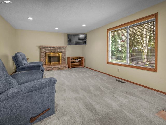 381 Ne 33RD Ct, Hillsboro, OR 97124