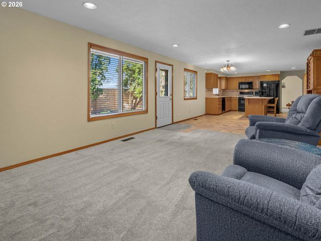 381 Ne 33RD Ct, Hillsboro, OR 97124