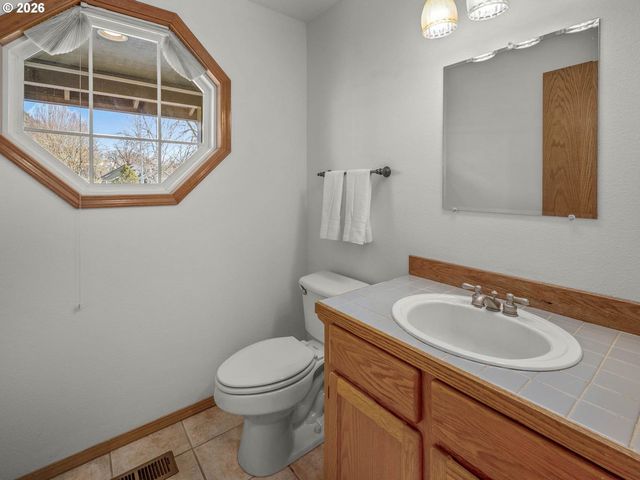 381 Ne 33RD Ct, Hillsboro, OR 97124