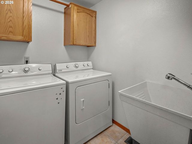 381 Ne 33RD Ct, Hillsboro, OR 97124