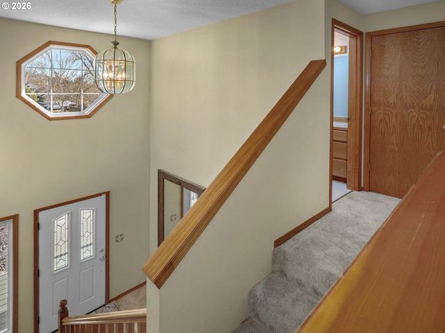 381 Ne 33RD Ct, Hillsboro, OR 97124