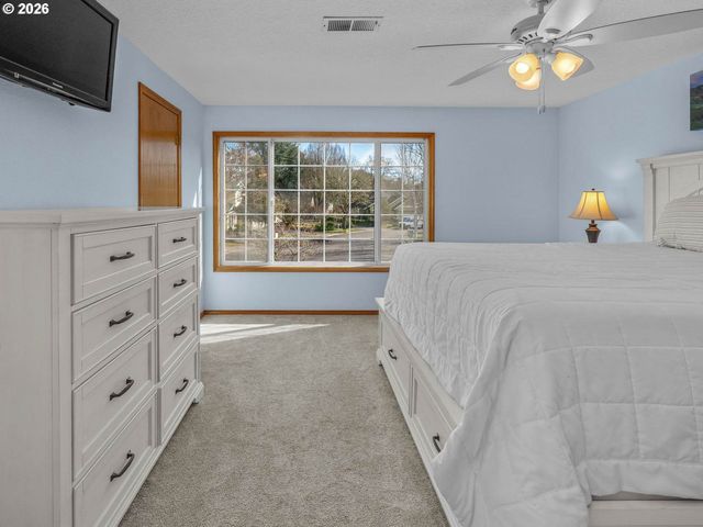 381 Ne 33RD Ct, Hillsboro, OR 97124