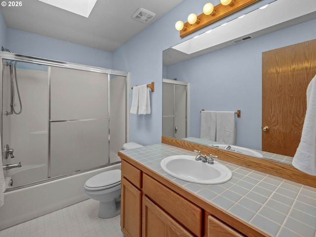 381 Ne 33RD Ct, Hillsboro, OR 97124