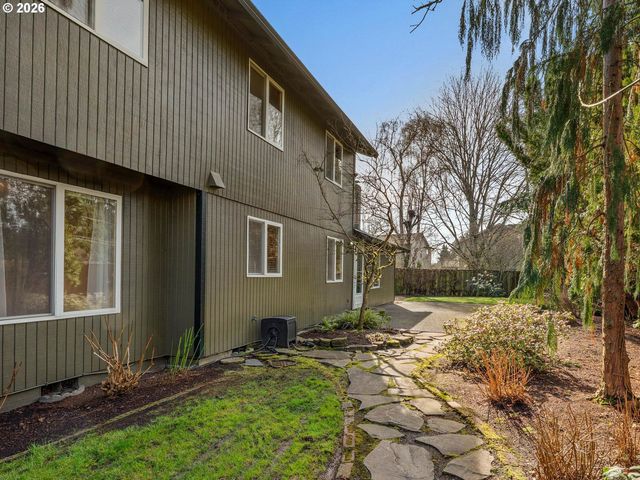 381 Ne 33RD Ct, Hillsboro, OR 97124