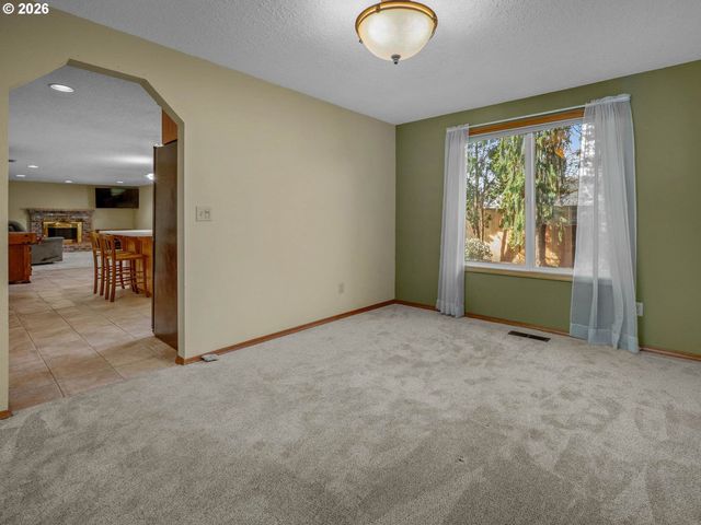 381 Ne 33RD Ct, Hillsboro, OR 97124