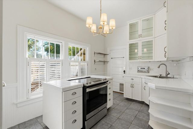 714 18th St, Sacramento, CA 95811