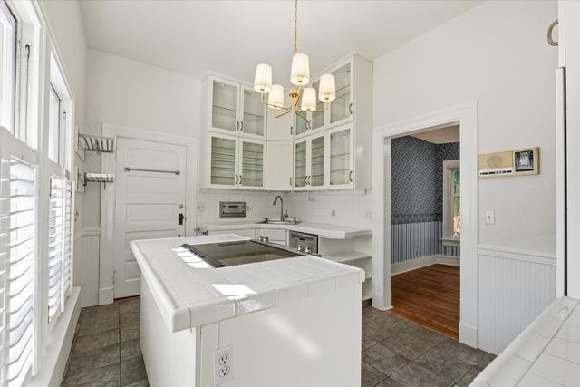 714 18th St, Sacramento, CA 95811