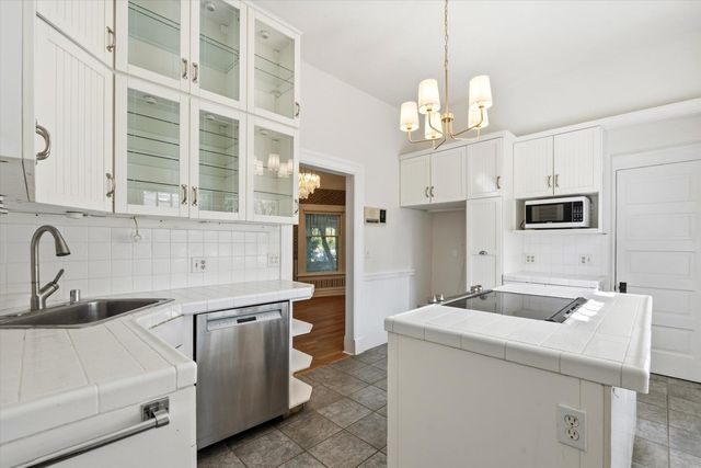 714 18th St, Sacramento, CA 95811