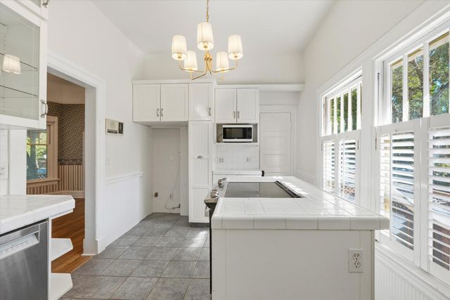 714 18th St, Sacramento, CA 95811