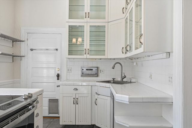 714 18th St, Sacramento, CA 95811