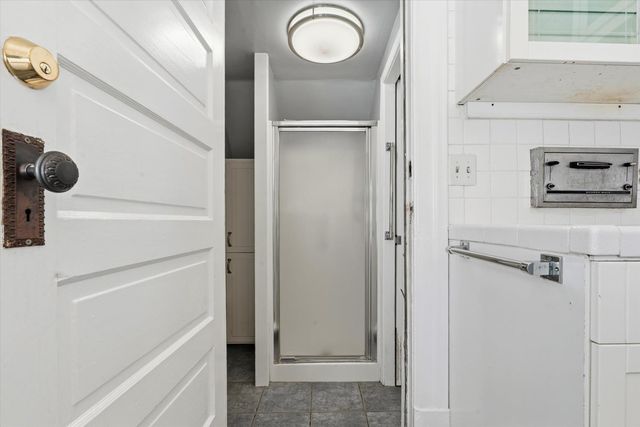 714 18th St, Sacramento, CA 95811