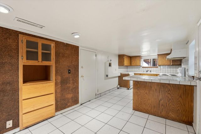 714 18th St, Sacramento, CA 95811