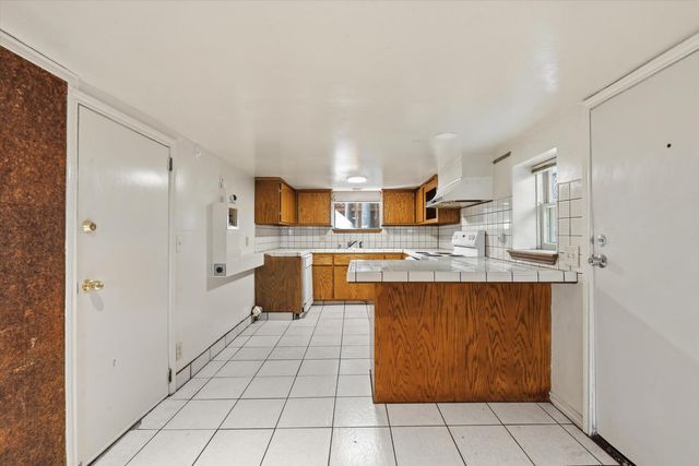 714 18th St, Sacramento, CA 95811