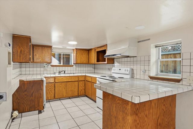 714 18th St, Sacramento, CA 95811