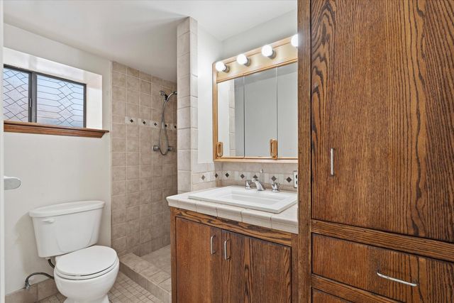 714 18th St, Sacramento, CA 95811