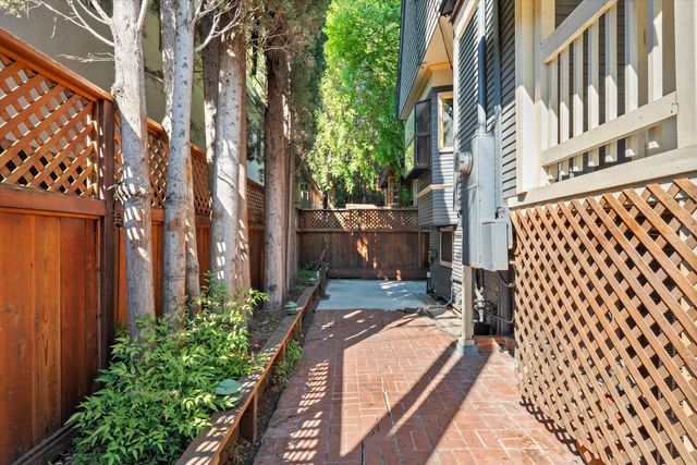 714 18th St, Sacramento, CA 95811