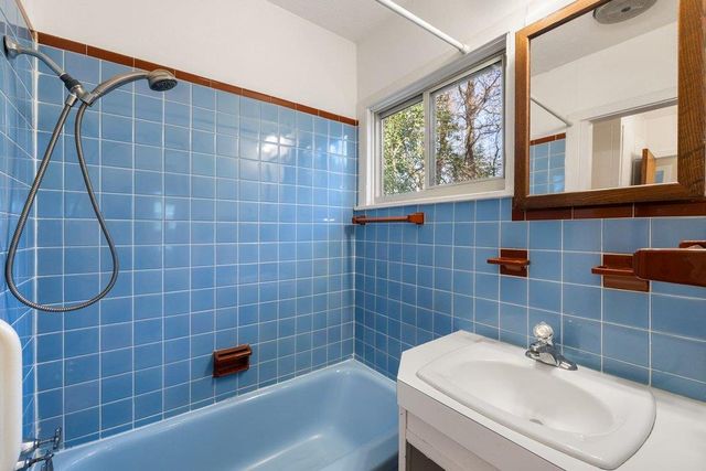 2004 Griswold LN, Austin, TX 78703