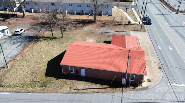 2303 E Main Street, Lincolnton, NC 28092