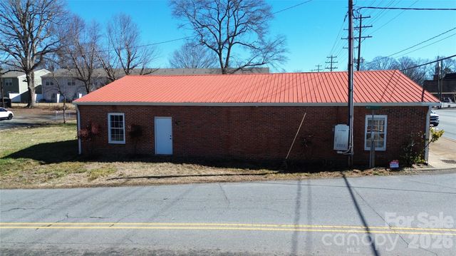 2303 E Main Street, Lincolnton, NC 28092