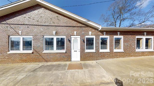 2303 E Main Street, Lincolnton, NC 28092