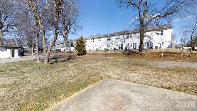 2303 E Main Street, Lincolnton, NC 28092